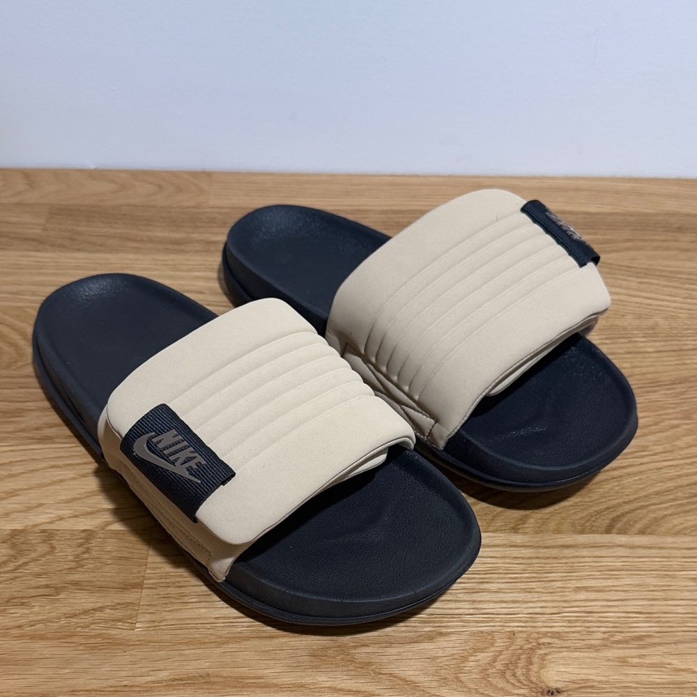 Nike Men’s Black & Crème Offcourt Adjust Slide size 9 brand new